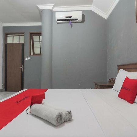 Reddoorz @ Cihampelas Bandung Exterior foto