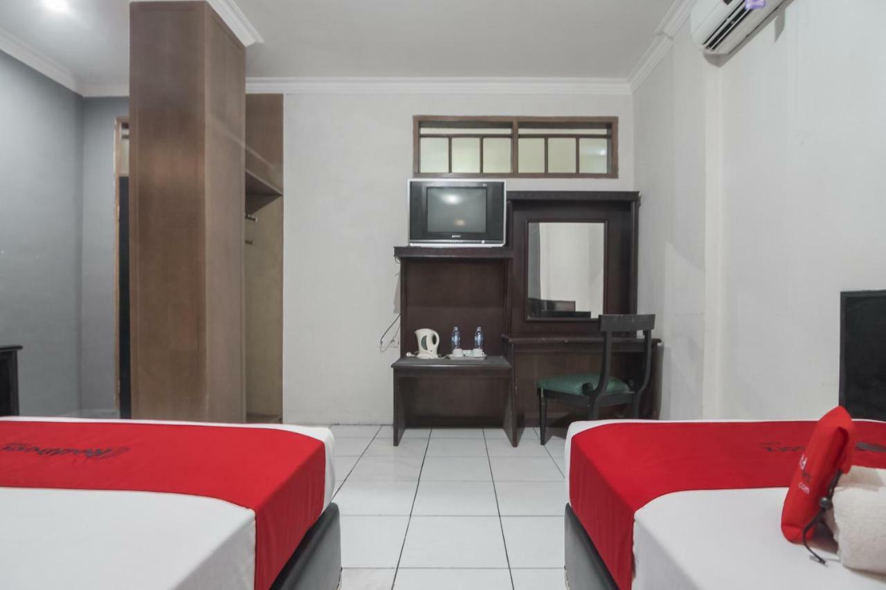 Reddoorz @ Cihampelas Bandung Exterior foto