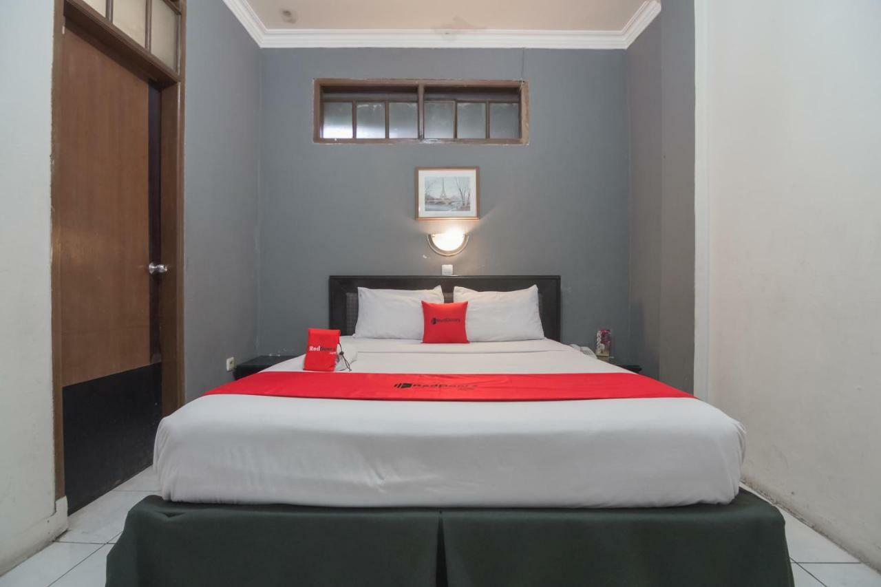 Reddoorz @ Cihampelas Bandung Exterior foto