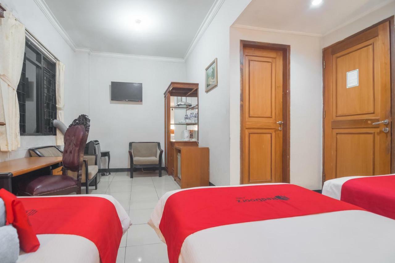 Reddoorz @ Cihampelas Bandung Exterior foto
